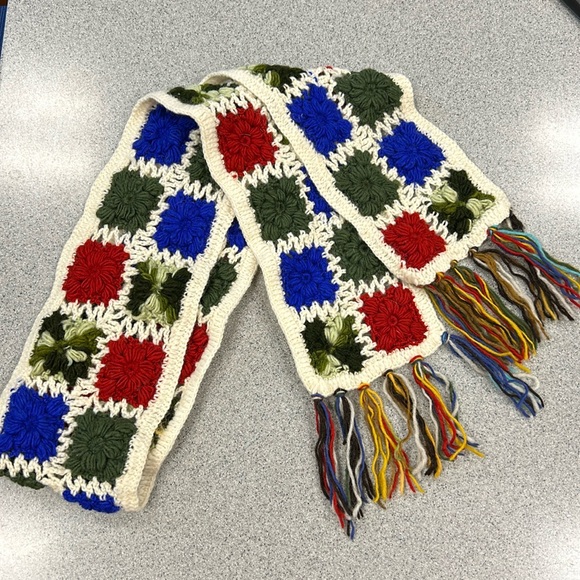 GRANNY CORE handknit 6“ x 70“ beautiful bohemian scarf with fringe